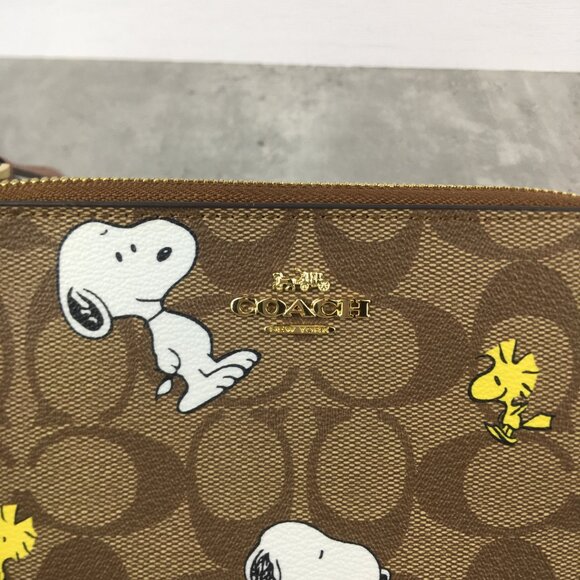 Coach X Peanuts Corner Zip Wristlet Wallet With Snoopy & Woodstock - Picture 7 of 10